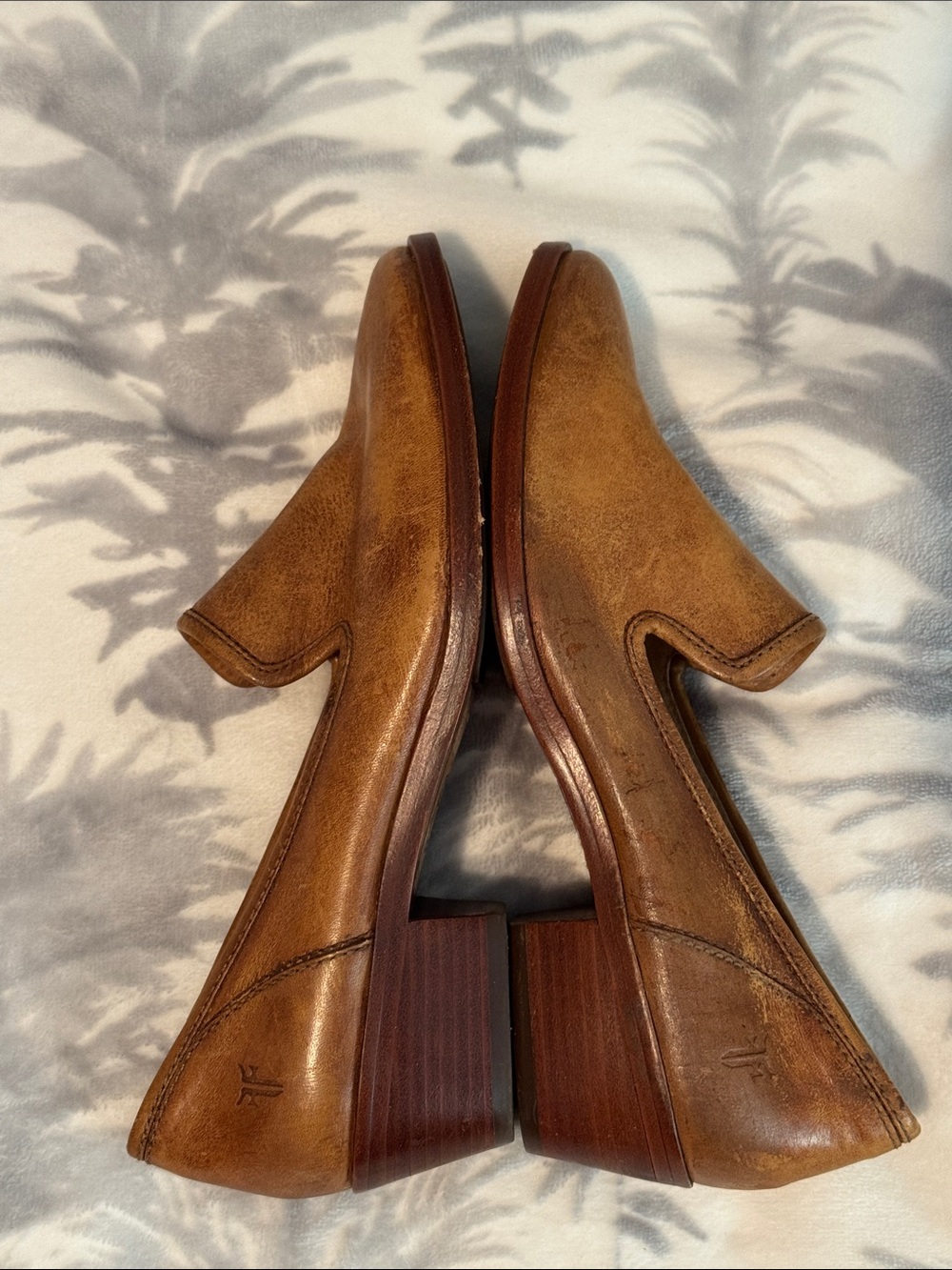 FRYE Leather Venetian Loafers - Picture 4 of 12